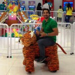 Kid Safari Pelúcias Motorizadas