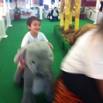 Nosso mini cliente se divertindo!