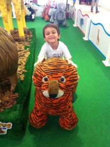 Nosso mini cliente se divertindo!