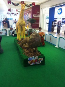 Kid Safari Pelúcias Motorizadas